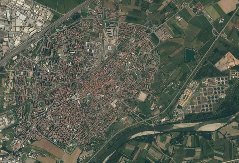 satellite photo 610845